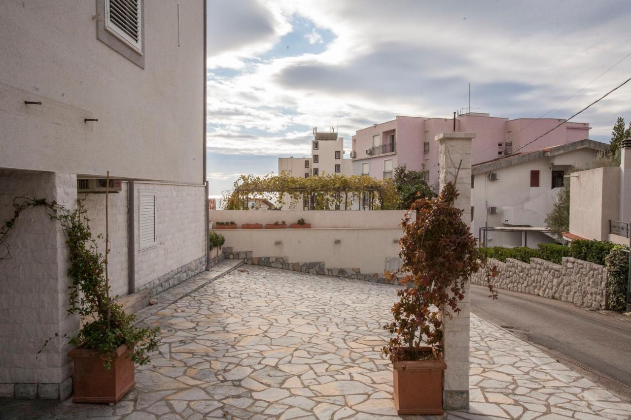 Apartment-Hotel Vila Petrovic-Becici Budva Bagian luar foto